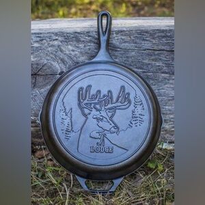 Lodge Cast Iron Skillet with Deer Design Wildlife Series New